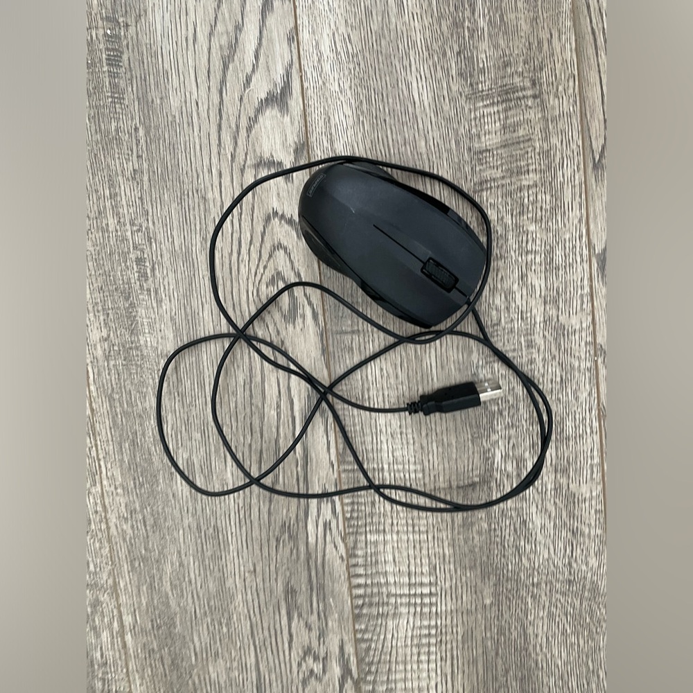 Staples Model 23415 USB Wired Optical Mouse - Black